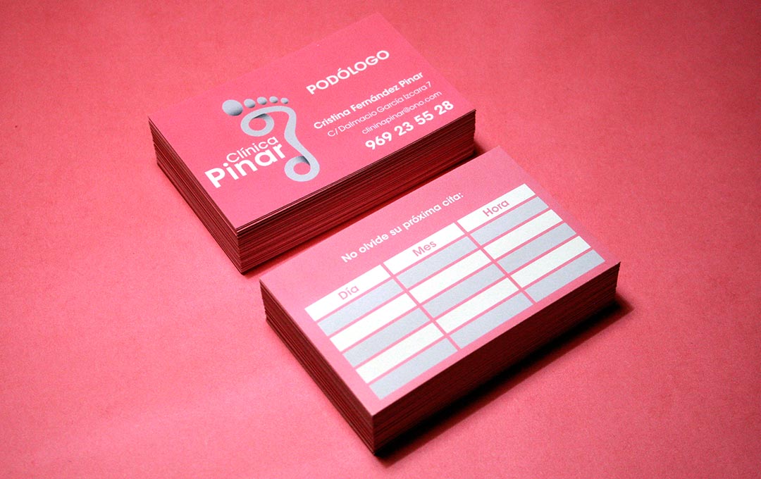 Creación y diseño de la identidad corporativa, tarjetas de visitas y citas de Clínica Pinar. Branding desging for Pinar Clinic.